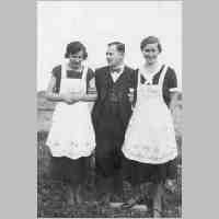 069-0072 Hilde und. Olga Rathke mit Freund im Jahre 1939.jpg